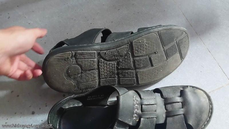对鞋底磨损比较视频里包头凉鞋截图2.jpg